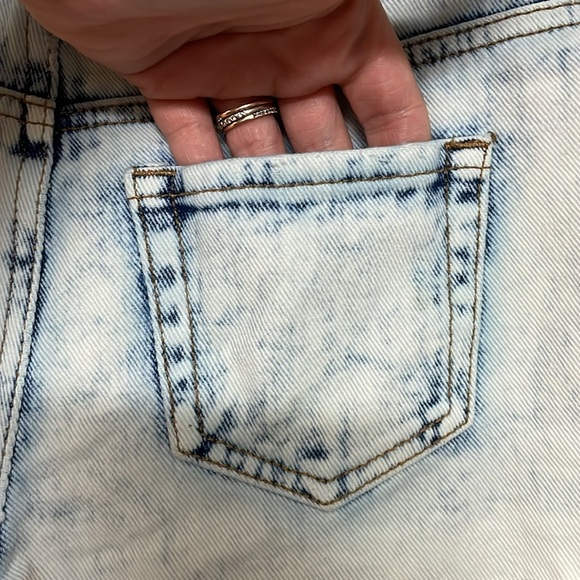 PacSun size 22 High-rise Distressed Bleached 3” 100% Cotton Short Shorts - Picture 9 of 11